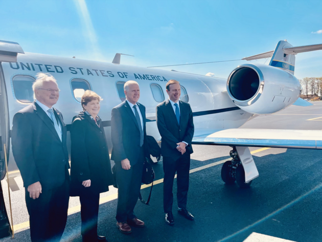 Sens. Jeanne Shaheen, Thom Tillis and Chris Murphy pose for a photo in front of a plane.
