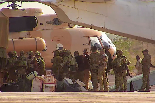Russian mercenaries board a helicopter. 