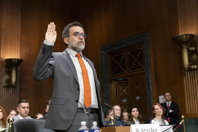 Arturo Béjar raises his right hand as he is sworn in during a Senate hearing.